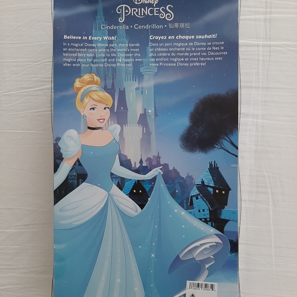 * NEW * Disney Princess Cinderella - Picture 2 of 3
